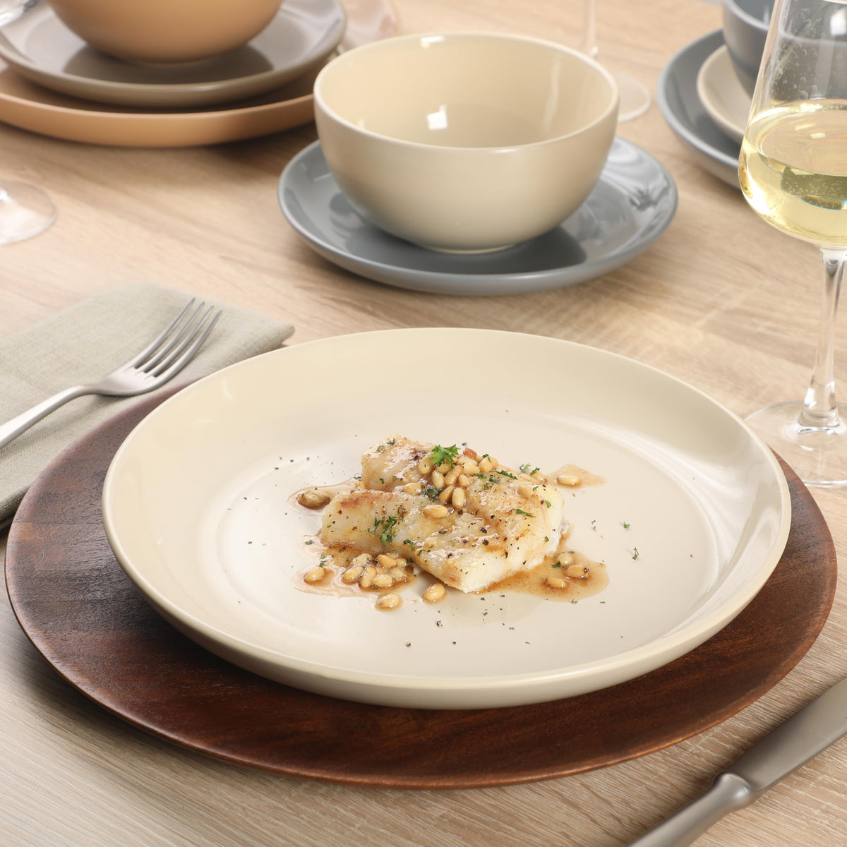 Gibson Home 12-Piece Plates & Bowls Dinnerware Set for 4